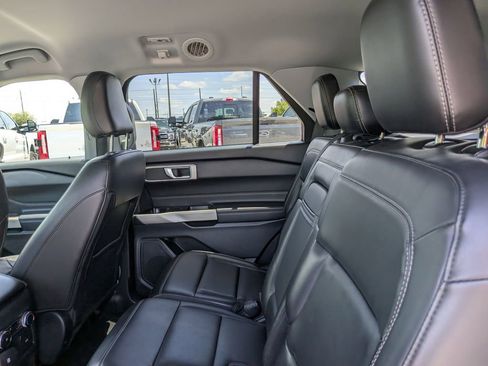 Used 2021 Ford Explorer XLT w/ Equipment Group 202A image 19
