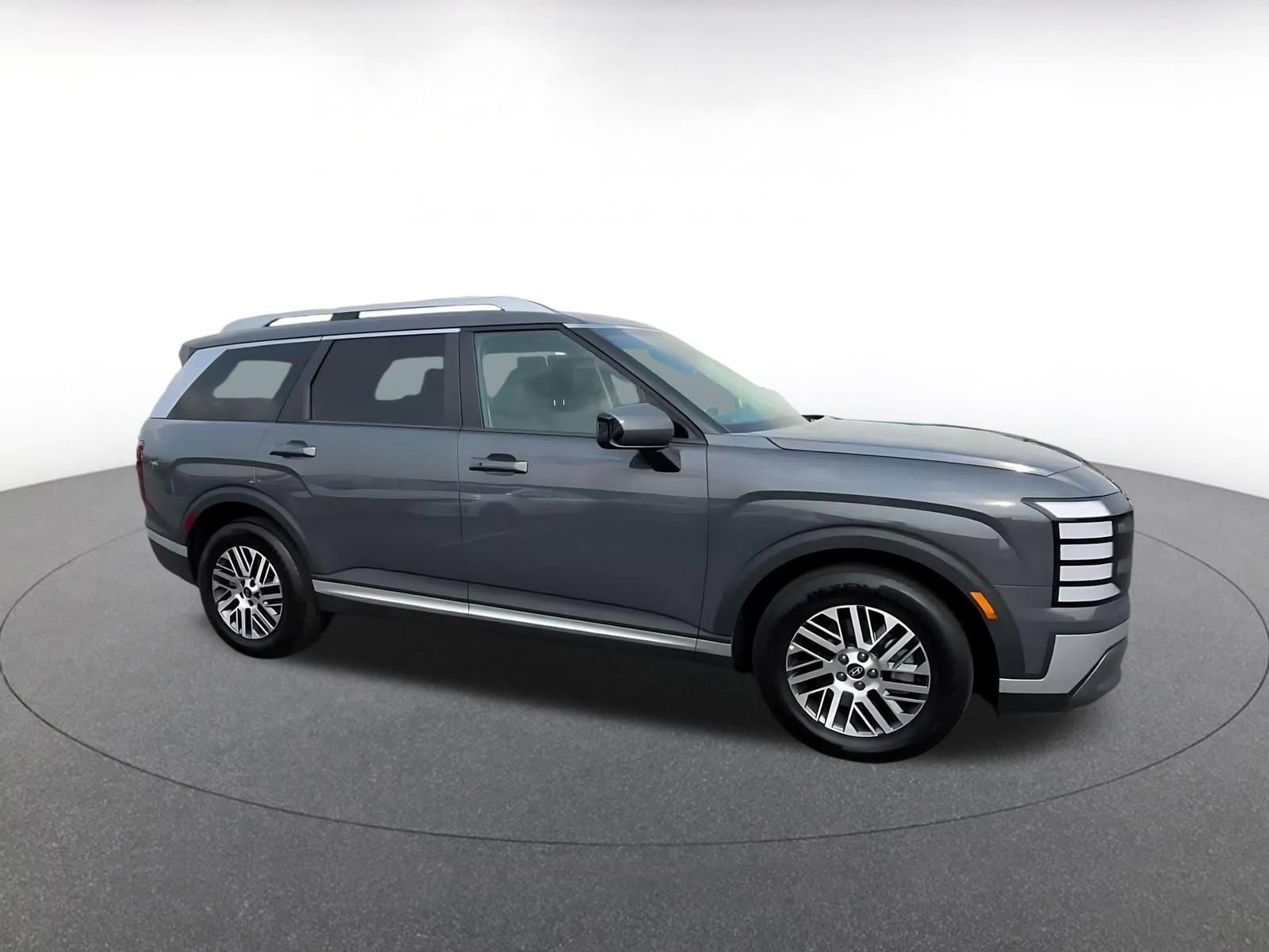 Used 2026 Hyundai Palisade SEL FWD image 2