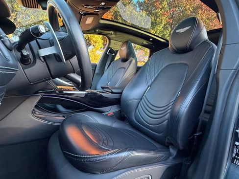 Used 2022 Aston Martin DBX image 12