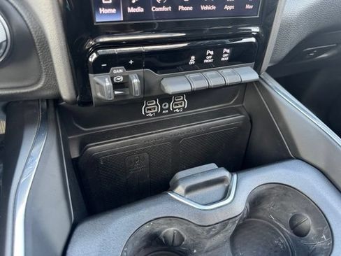 Used 2025 RAM 1500 Laramie AWD/4WD image 21
