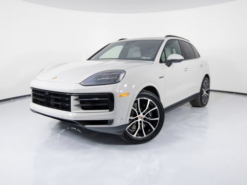 Certified 2026 Porsche Cayenne E-Hybrid AWD/4WD image 47