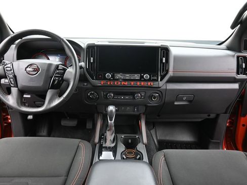 Used 2025 Nissan Frontier PRO-4X w/ Pro Convenience Package image 12