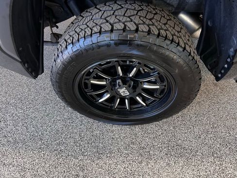 Used 2022 Toyota Tundra SR5 w/ SR5 Convenience Package image 10