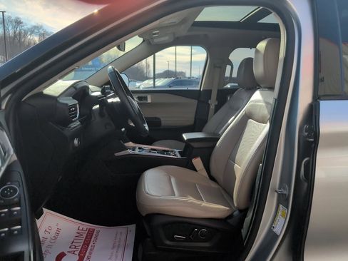 Used 2020 Ford Explorer Limited w/ Class III Trailer Tow Package image 9