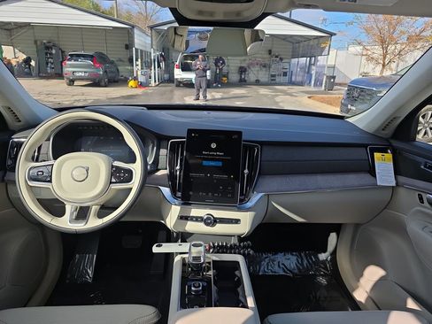 New 2026 Volvo XC90 B6 Ultra image 17