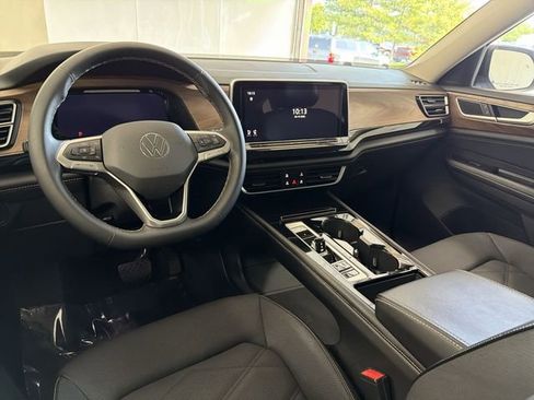 Used 2024 Volkswagen Atlas SE AWD/4WD image 19