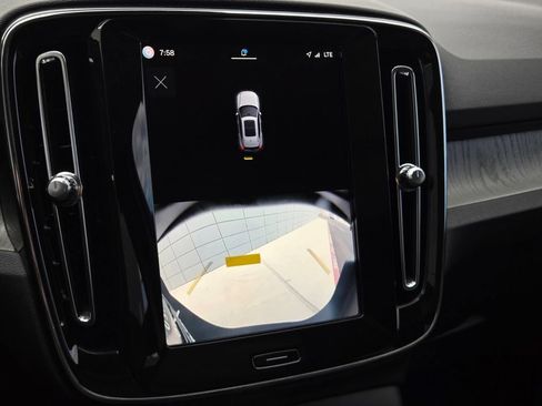 Certified 2024 Volvo XC40 B5 Core AWD/4WD image 28