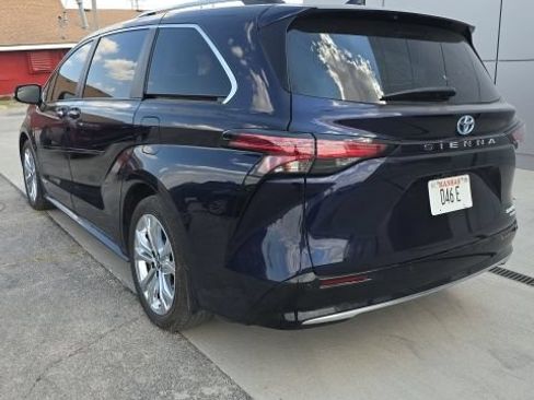 Used 2021 Toyota Sienna Platinum FWD image 8