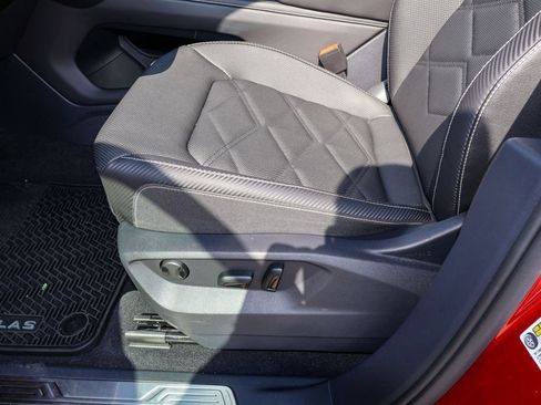 Certified 2025 Volkswagen Atlas Cross Sport SE w/ Panoramic Sunroof Package image 14