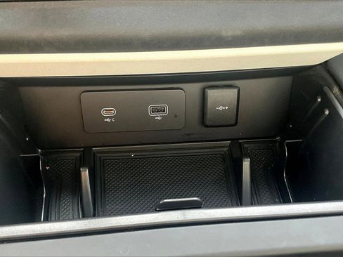 Used 2023 Land Rover Defender 110 S image 24