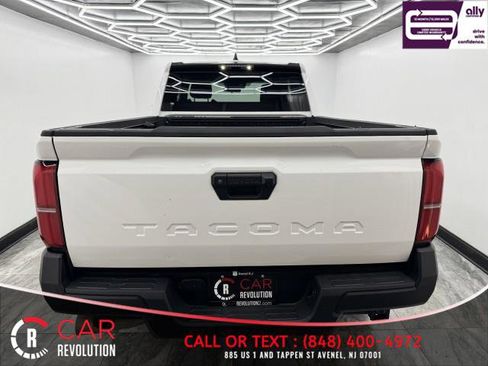 Used 2024 Toyota Tacoma SR image 5