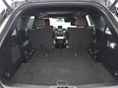 Used 2022 Ford Explorer Platinum w/ Technology Package image 17