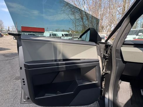 Used 2024 Tesla Cybertruck AWD Crew Cab image 9