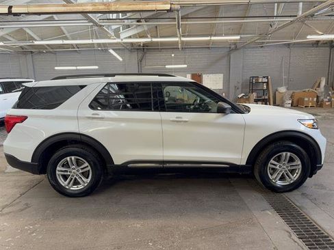 Certified 2024 Ford Explorer XLT image 6