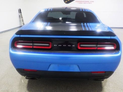 Used 2015 Dodge Challenger R/T RWD image 3