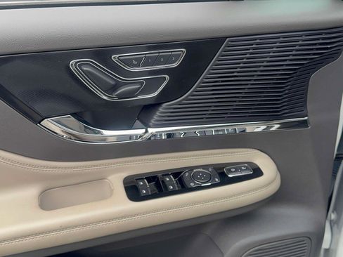 Used 2022 Lincoln Corsair AWD w/ Premium Package image 16