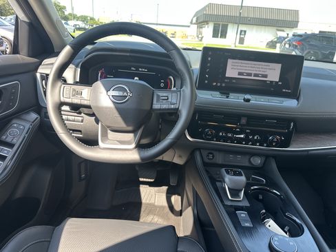Used 2026 Nissan Rogue Platinum w/ Platinum Premium Package AWD/4WD image 15