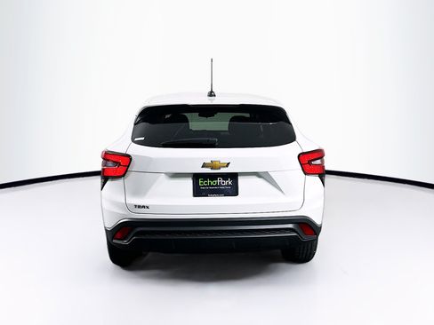 Used 2025 Chevrolet Trax LS FWD image 7
