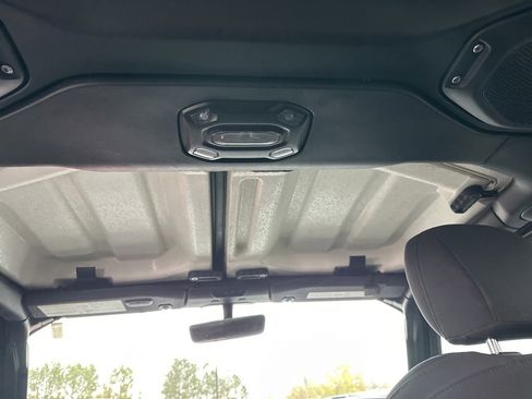 Used 2023 Jeep Gladiator Overland image 15