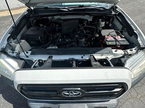 Used 2016 Toyota Tacoma SR image 18