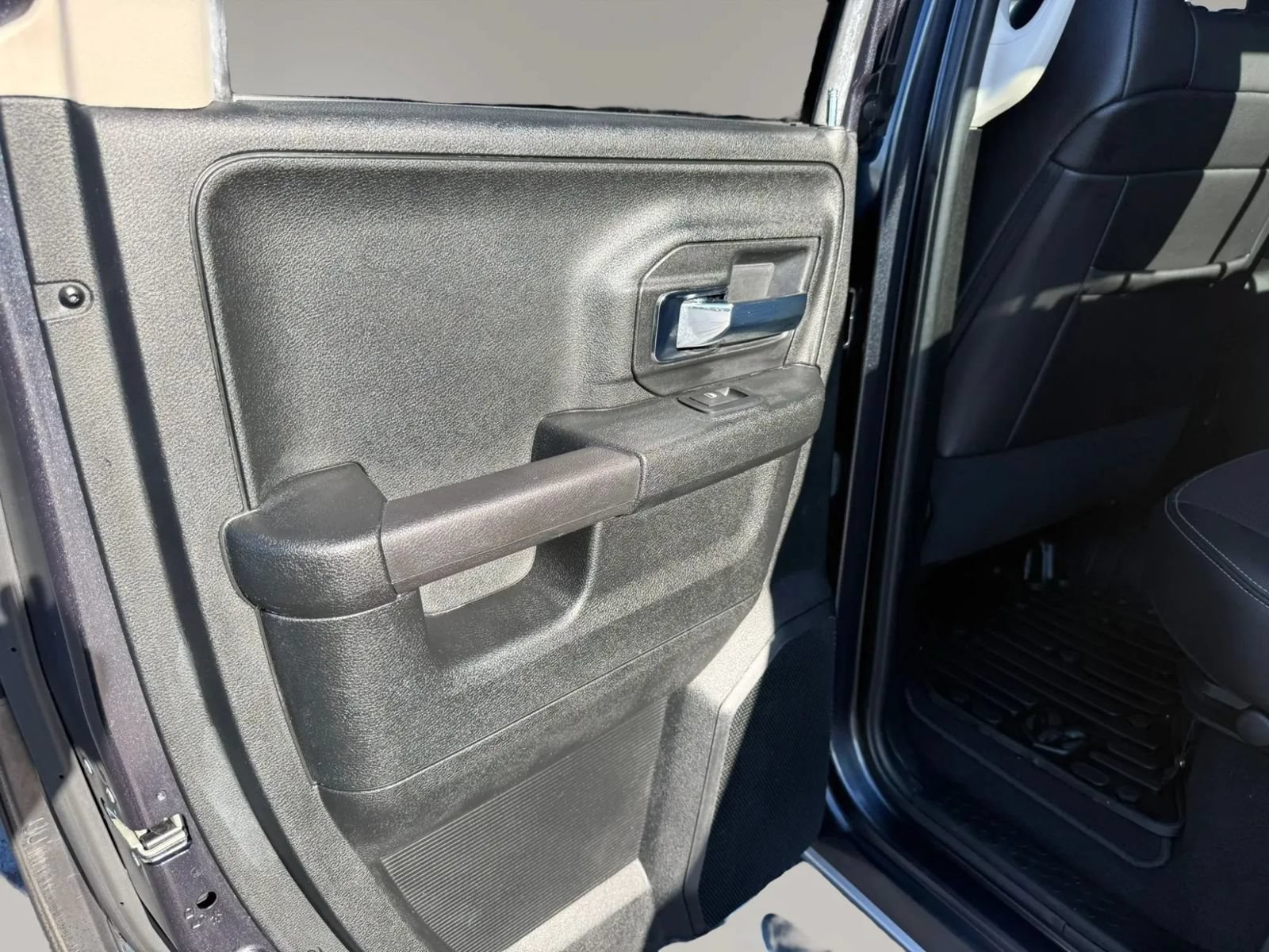 Used 2016 RAM 1500 Laramie w/ Convenience Group AWD/4WD image 35