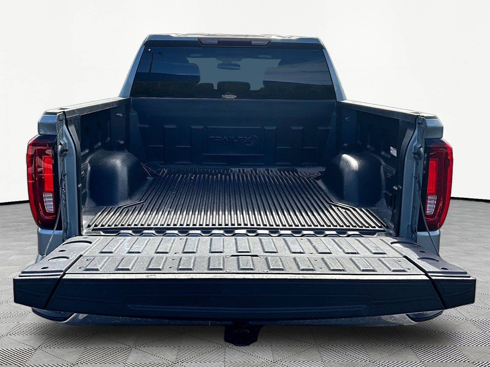 Used 2025 GMC Sierra 1500 SLT AWD/4WD image 7