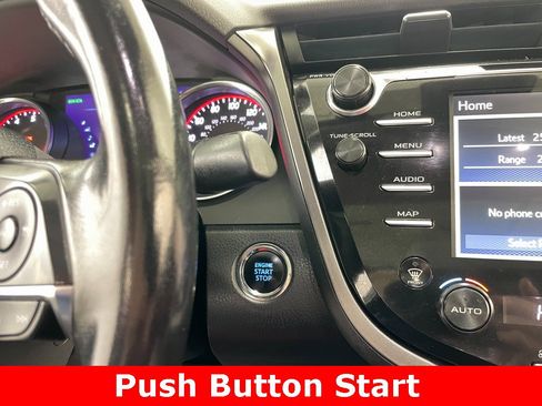 Used 2019 Toyota Camry XSE image 6