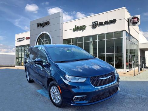 New 2025 Chrysler Pacifica Select image 1