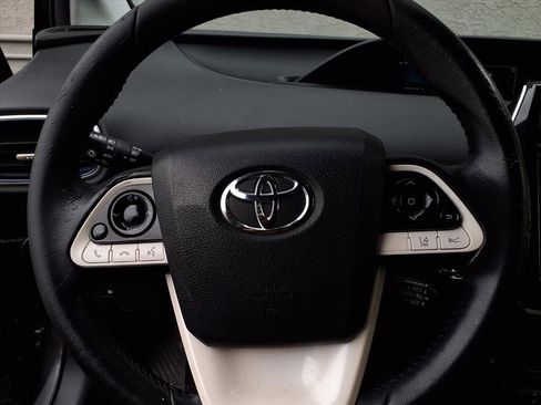 Certified 2018 Toyota Prius Three Touring image 11