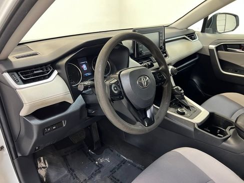 Used 2022 Toyota RAV4 XLE AWD/4WD image 17