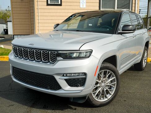 Used 2022 Jeep Grand Cherokee Summit AWD/4WD image 9