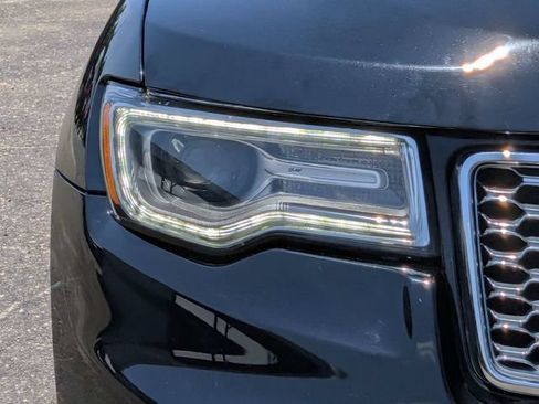 Used 2021 Jeep Grand Cherokee Overland AWD/4WD image 10