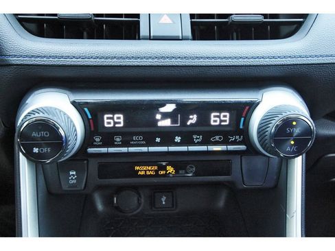 Used 2022 Toyota RAV4 SE image 27