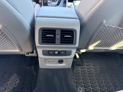 Used 2021 Audi Q5 e Premium Plus w/ Premium Plus Package image 17