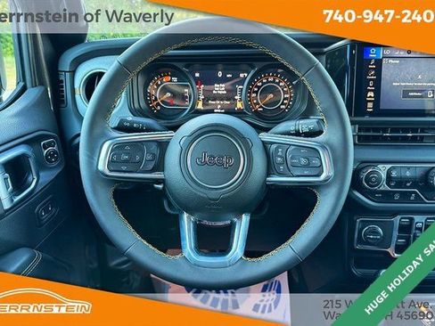 Used 2024 Jeep Wrangler Sahara image 8