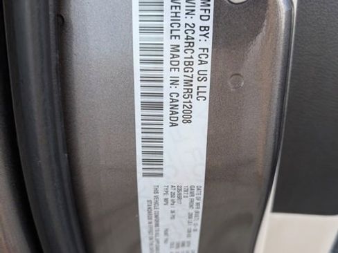 Used 2021 Chrysler Pacifica Touring-L image 33