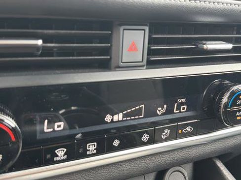 Used 2023 Nissan Rogue SV image 39