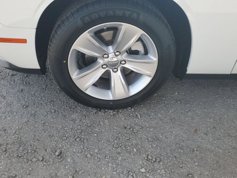 Used 2023 Dodge Challenger SXT image 5