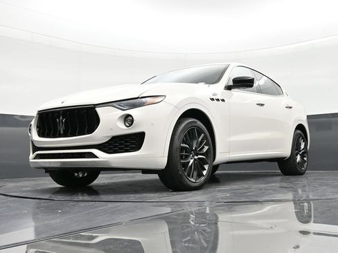 Used 2024 Maserati Levante GT Ultima image 20