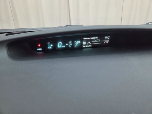 Used 2015 Toyota Prius Five w/ Advanced Technology Package FWD image 30