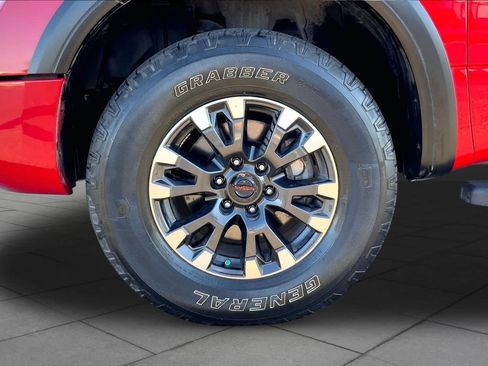 Used 2021 Nissan Titan PRO-4X w/ Pro-4x Convenience Package AWD/4WD image 11