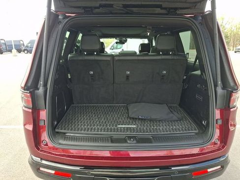 Used 2024 Jeep Wagoneer Series II w/ Convenience Group I AWD/4WD image 29