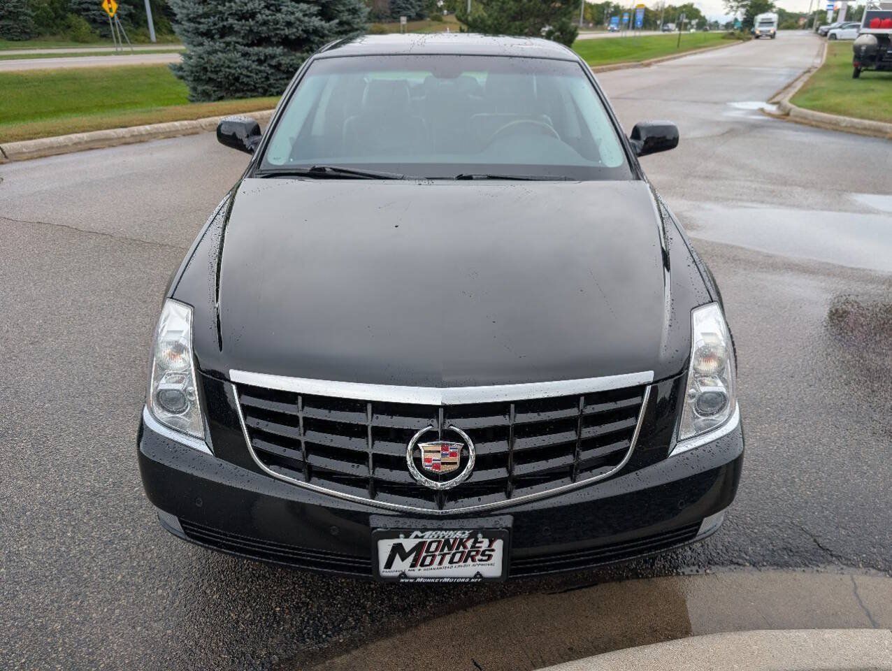 Used 2011 Cadillac DTS Premium FWD image 4