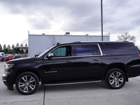 Used 2016 Chevrolet Suburban LTZ image 3
