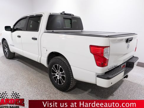 Used 2022 Nissan Titan SV RWD image 3