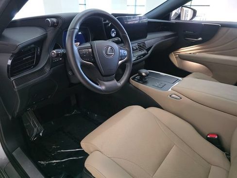 Used 2023 Lexus LS 500 w/ Accessory Package (Z1) RWD image 23
