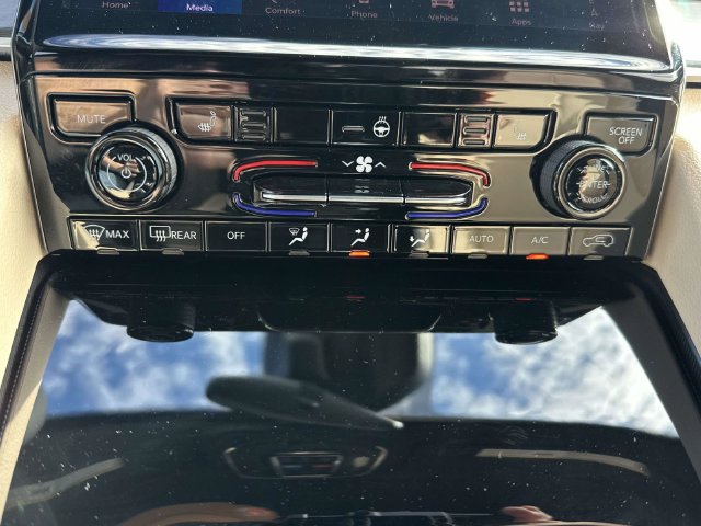 Certified 2025 Jeep Grand Cherokee Limited AWD/4WD image 34