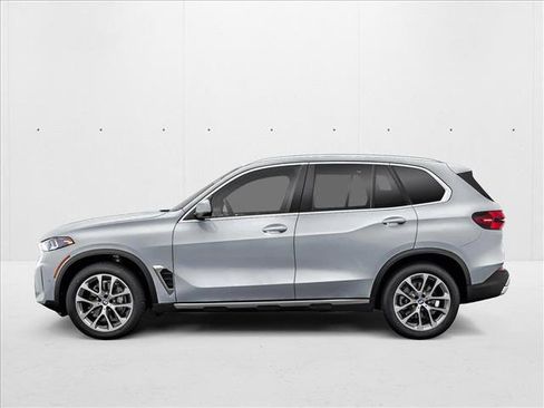 New 2026 BMW X5 xDrive40i w/ M Sport Package AWD/4WD image 3