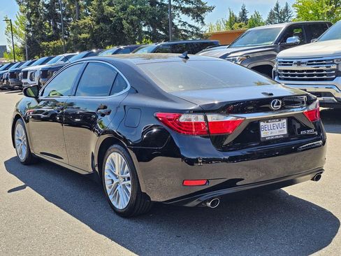 Used 2014 Lexus ES 350 w/ Ultra Luxury Package FWD image 3