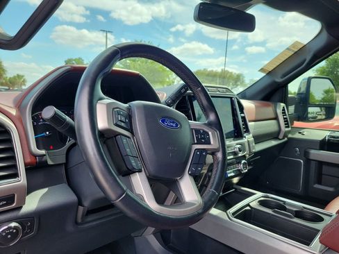 Used 2022 Ford F350 Platinum AWD/4WD image 16